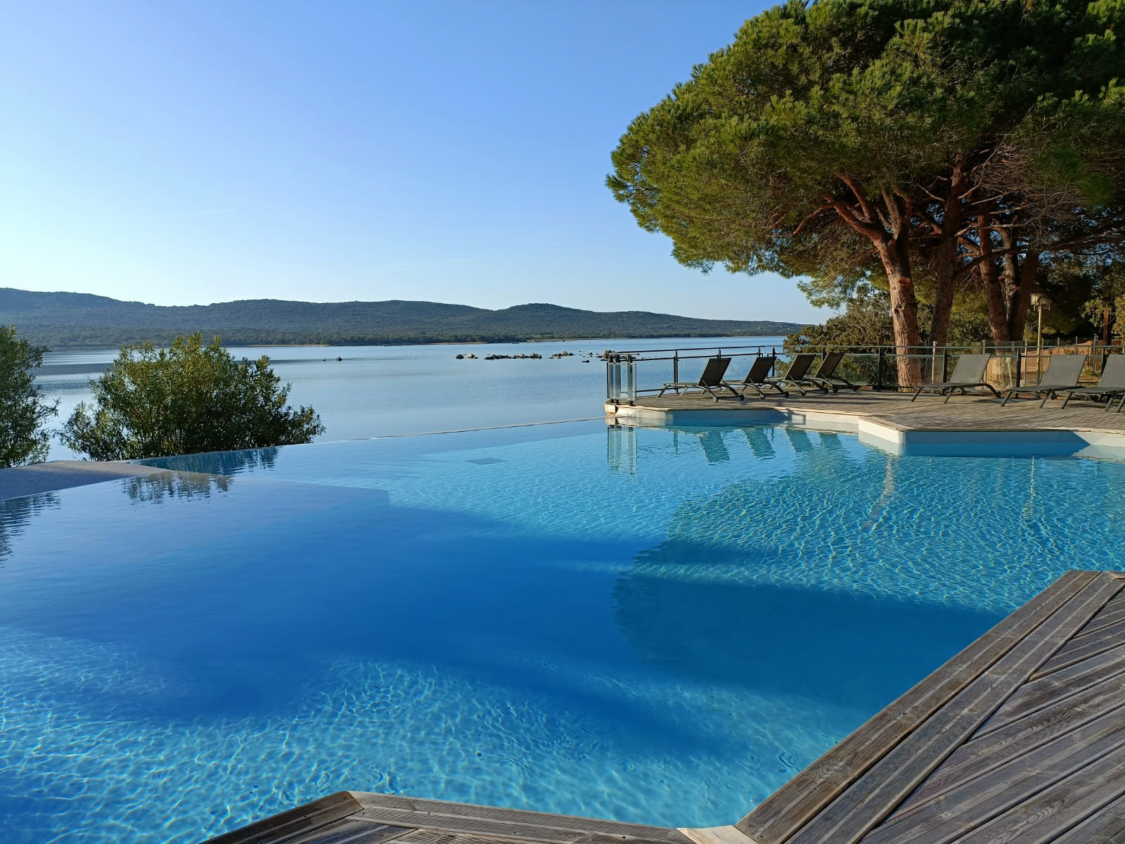 Piscine à débordement, vue mer